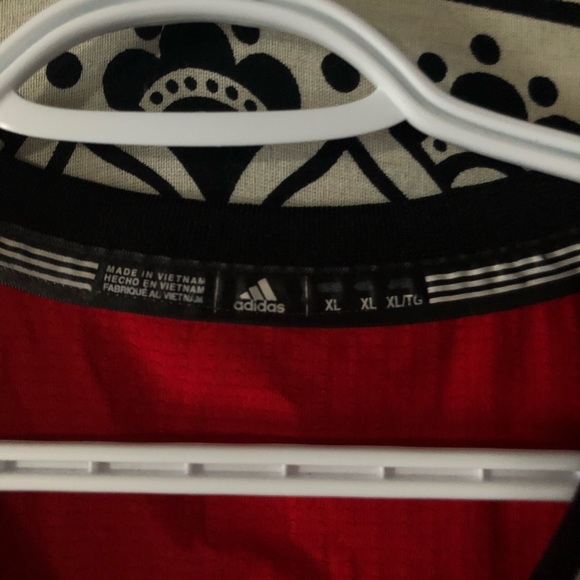 Kyle Lowry Jersey red edition - Picture 4 of 4